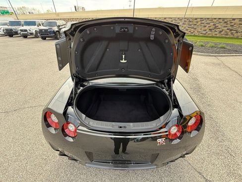 Used 2015 Nissan GT-R Black Edition image 6