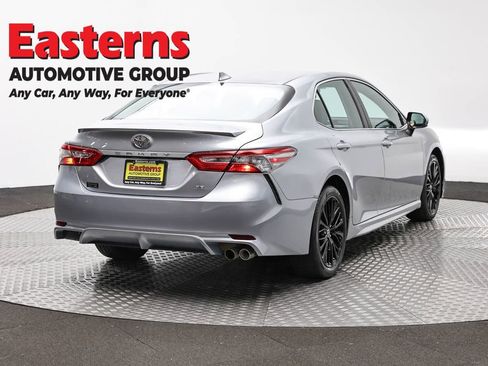 Used 2019 Toyota Camry SE FWD image 5