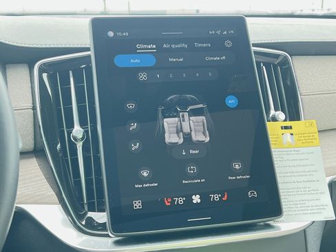 New 2026 Volvo XC90 B6 Plus w/ Protection Package Premier image 21