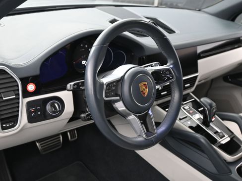 Certified 2022 Porsche Cayenne S image 5