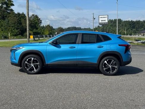 Used 2025 Chevrolet Trax RS w/ Driver Confidence Package FWD image 19