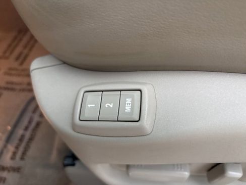 Used 2014 Cadillac SRX Luxury w/ Driver Awareness Package image 23