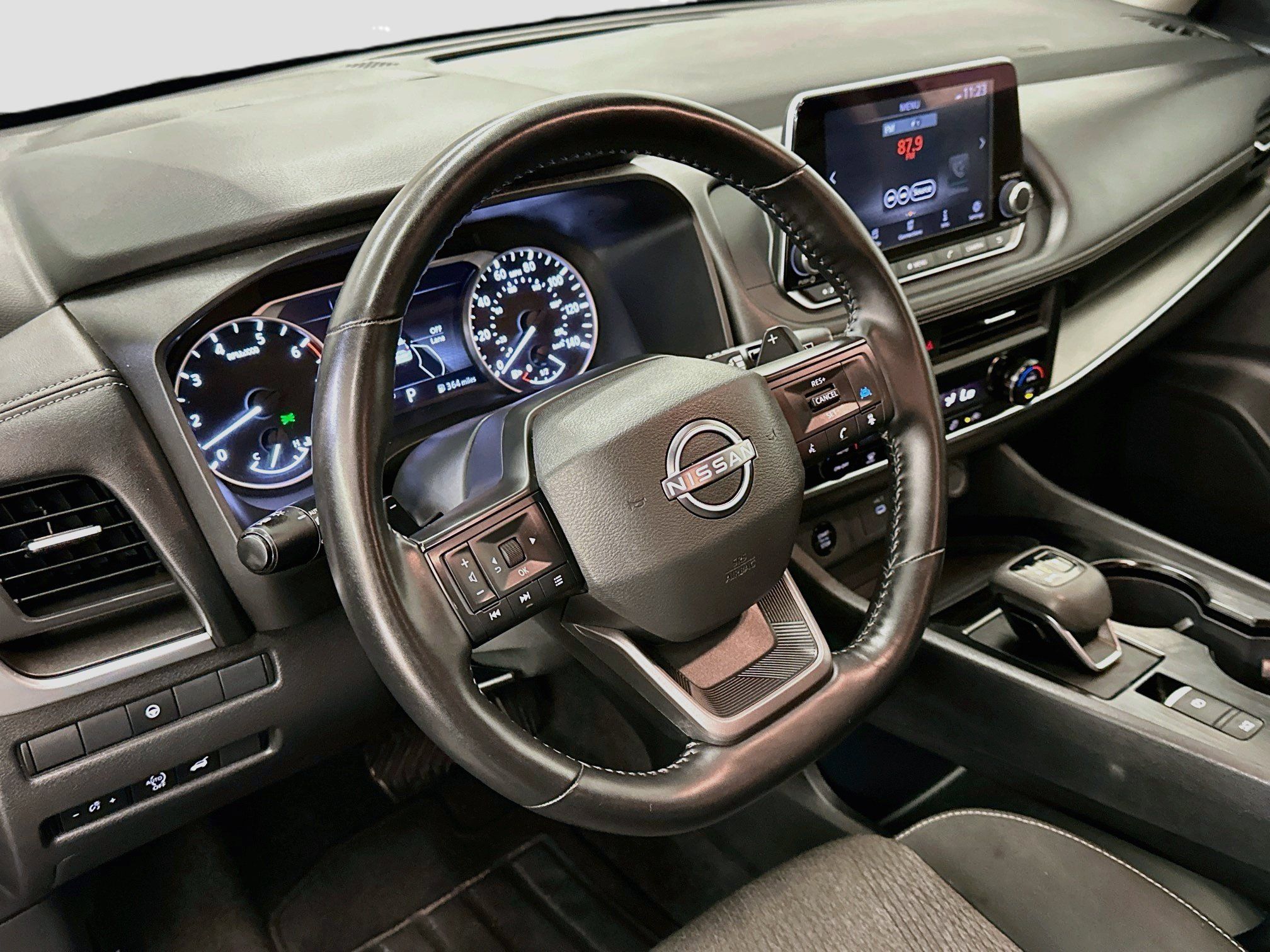 Used 2025 Nissan Rogue SV AWD/4WD image 18