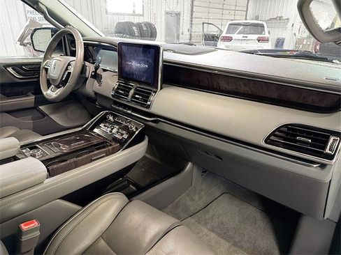 Used 2018 Lincoln Navigator Reserve w/ Technology Package image 11