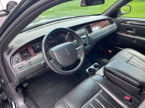 Used 2008 Lincoln Town Car Executive RWD image 29