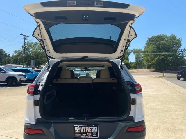 Used 2015 Jeep Cherokee Latitude w/ Trailer Tow Group AWD/4WD image 8