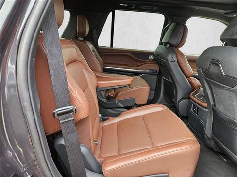 Used 2025 Lincoln Navigator Reserve AWD/4WD image 15