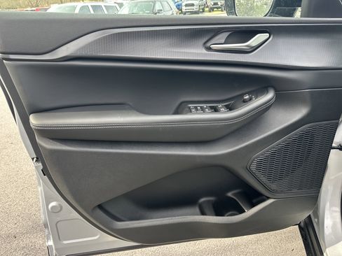 New 2025 Jeep Grand Cherokee Altitude image 15