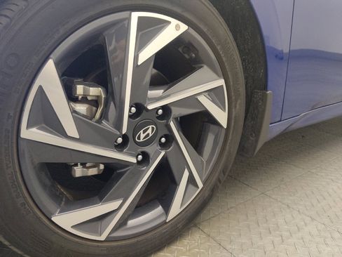 Used 2025 Hyundai Elantra SEL FWD image 31