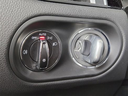 Used 2025 Porsche Macan image 41