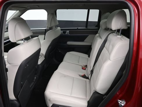 Used 2024 Hyundai Santa Fe Limited AWD/4WD image 10