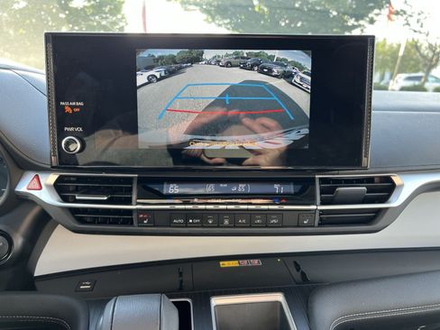 Used 2025 Toyota Sienna XLE AWD/4WD image 19