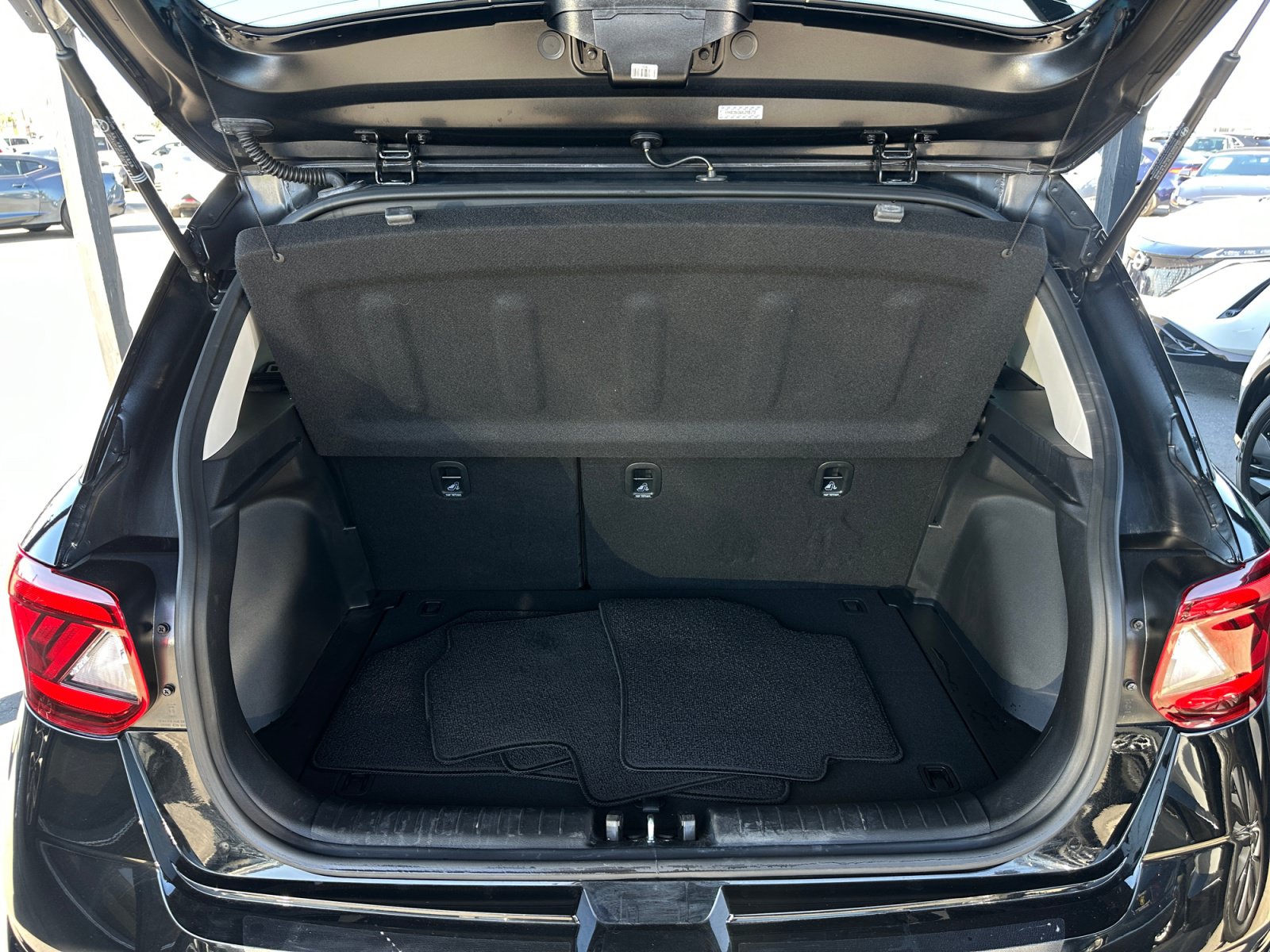 Used 2024 Hyundai Venue SEL FWD image 17