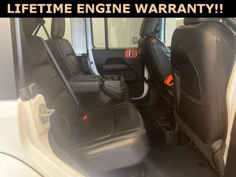Used 2018 Jeep Wrangler Unlimited Sahara image 33