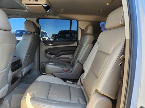 Used 2020 Chevrolet Suburban Premier image 24