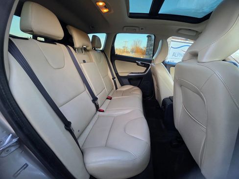 Used 2016 Volvo XC60 T6 Platinum w/ Climate Package image 19