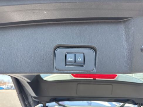 Used 2025 Nissan Rogue SV image 28