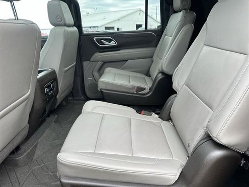 Used 2021 Chevrolet Suburban Z71 w/ Z71 Signature Package AWD/4WD image 24
