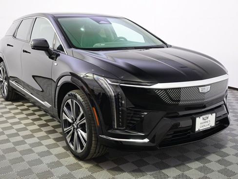 New 2026 Cadillac Optiq Luxury 2 image 8