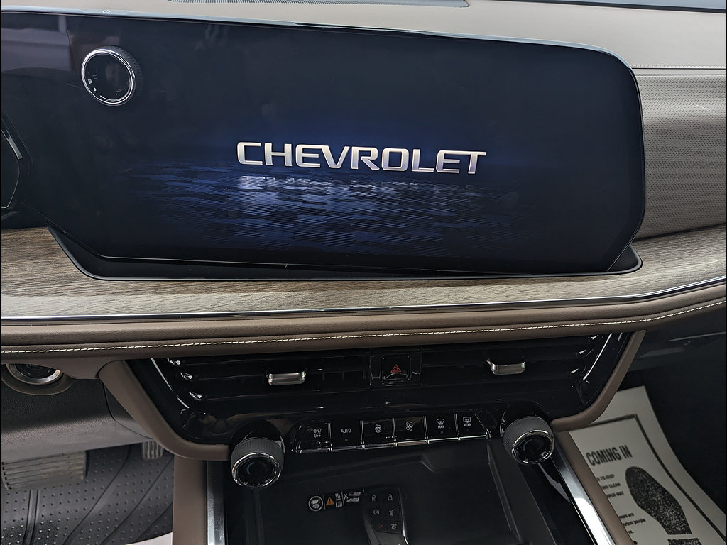Used 2025 Chevrolet Suburban High Country AWD/4WD image 31