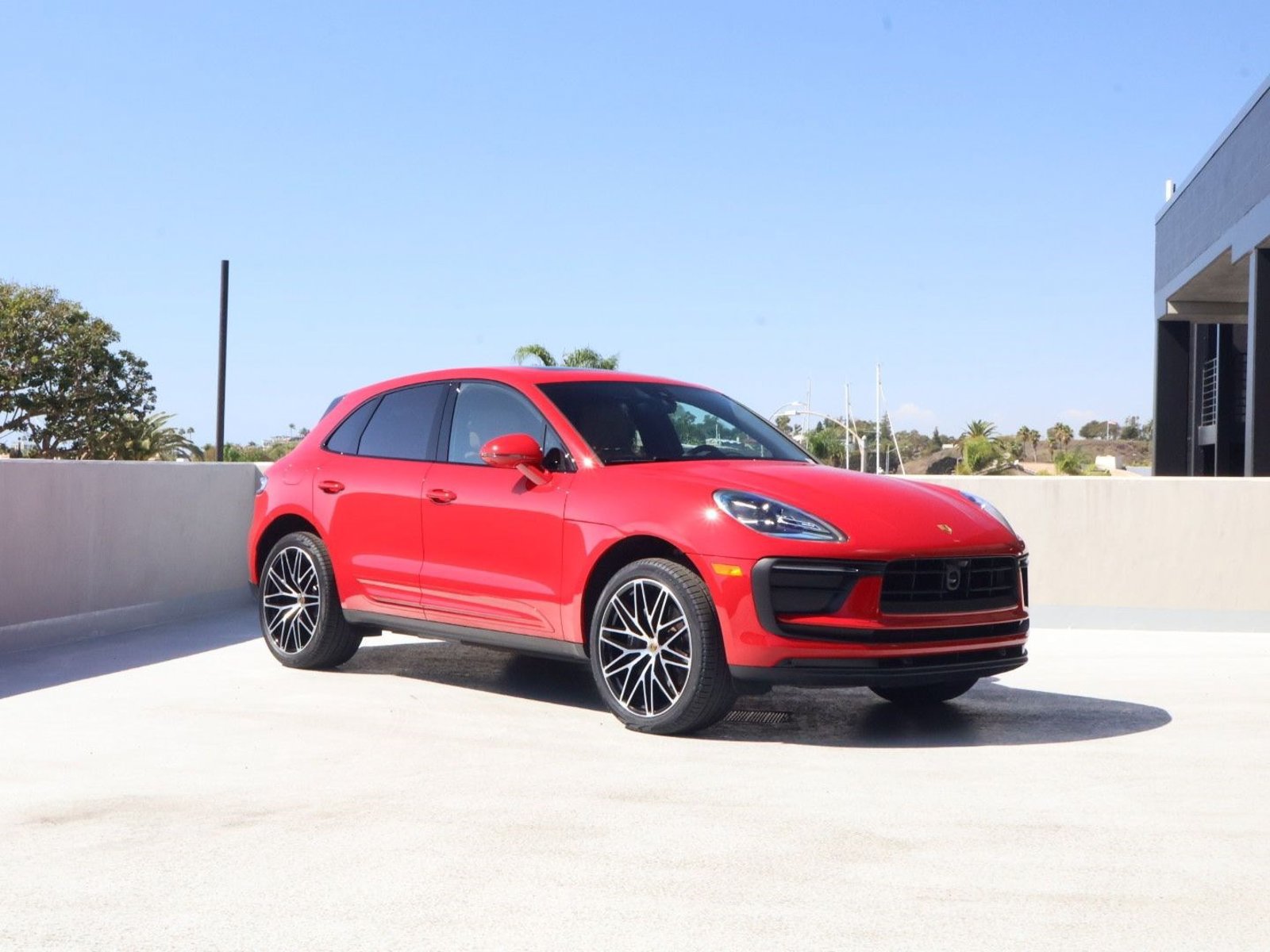Certified 2026 Porsche Macan AWD/4WD image 7