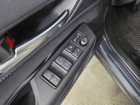 Used 2024 Toyota Venza LE image 23