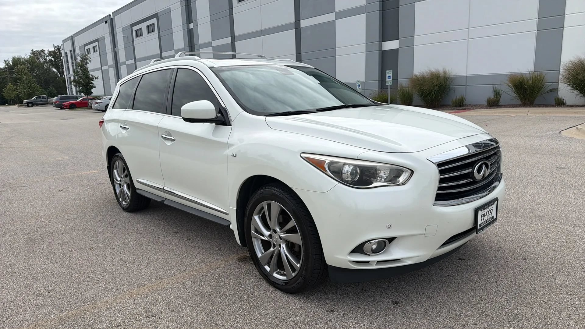 Used 2015 INFINITI QX60 Luxe w/ Deluxe Touring Package AWD/4WD image 3