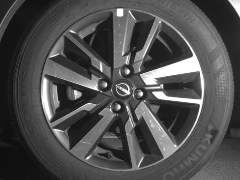 Used 2025 Nissan Versa SV image 12