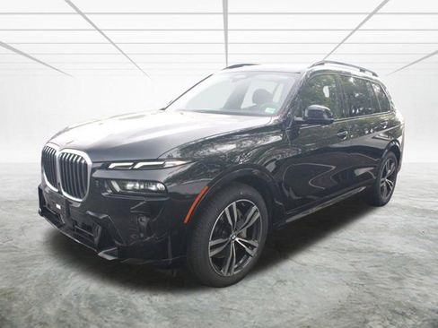 Certified 2024 BMW X7 xDrive40i w/ Executive Package image 5