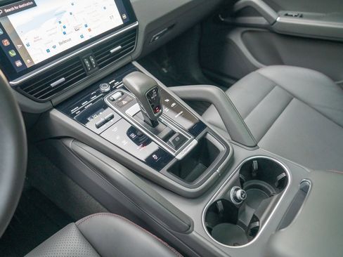 Used 2023 Porsche Cayenne image 22