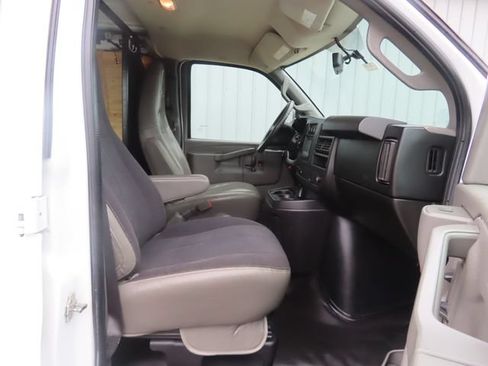 Used 2018 GMC Savana 2500 w/ Driver Convenience Package RWD image 21