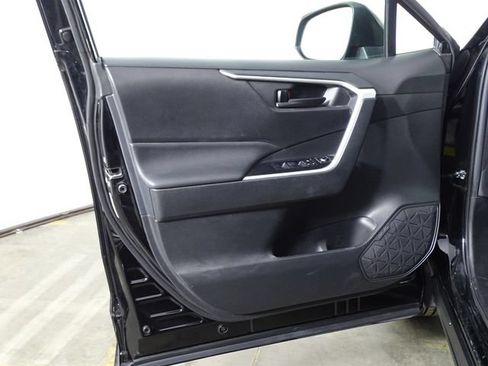 Used 2021 Toyota RAV4 LE FWD image 14