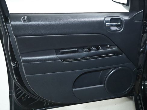 Used 2012 Jeep Compass Limited image 19