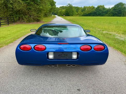 Used 2002 Chevrolet Corvette Coupe w/ Preferred Equipment Group2 RWD image 7