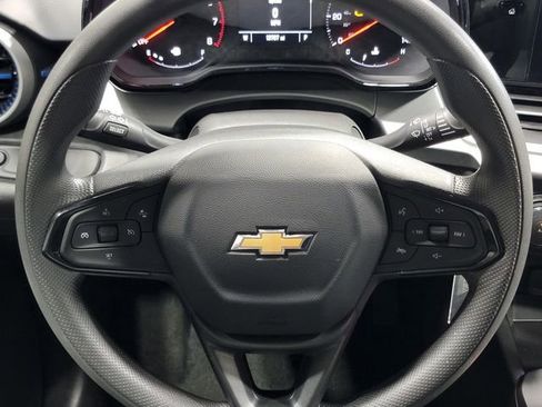Certified 2025 Chevrolet Trax LS w/ LS Convenience Package FWD image 25