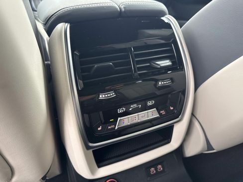Used 2025 BMW ALPINA XB7 AWD/4WD image 16