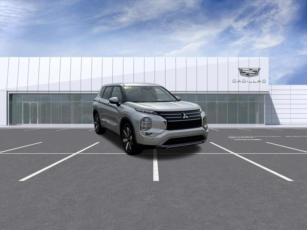 Used 2025 Mitsubishi Outlander SE AWD/4WD image 1