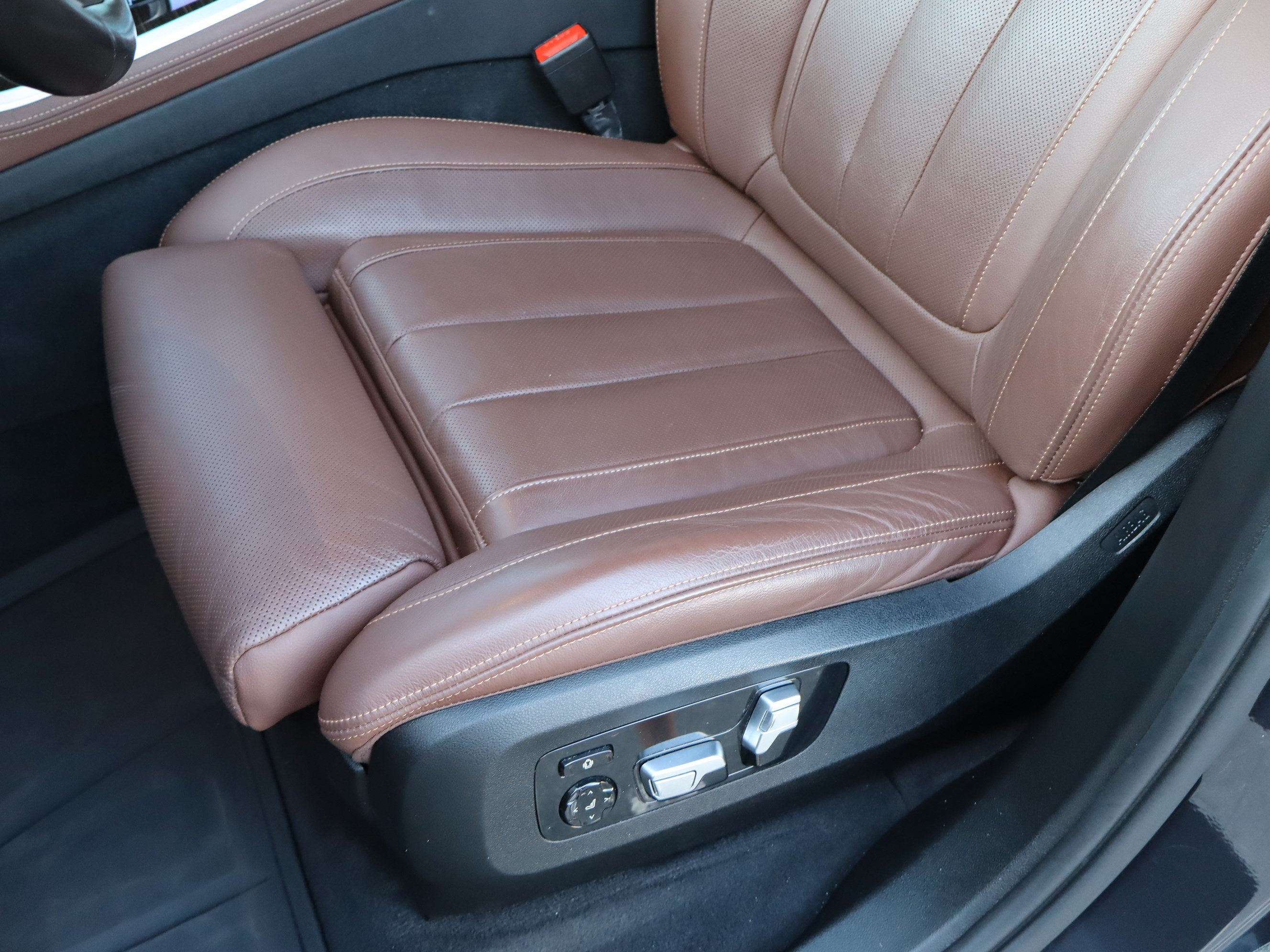 Used 2021 BMW X5 M50i AWD/4WD image 17