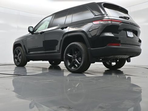 New 2025 Jeep Grand Cherokee Limited w/ Luxury Tech Group II image 46