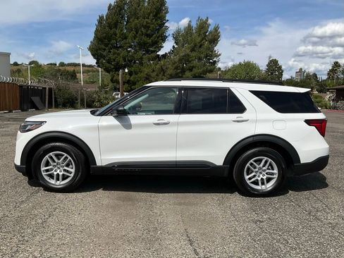 New 2026 Ford Explorer Active w/ Active Comfort Package image 4