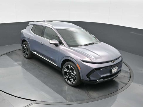 New 2026 Chevrolet Equinox EV LT image 10