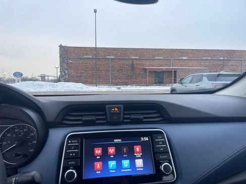 Used 2025 Nissan Versa SV image 17