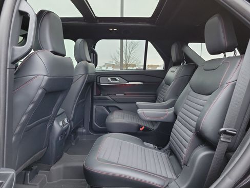 Used 2025 Ford Explorer ST-Line w/ Premium Package image 11