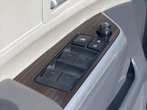 Certified 2024 Toyota Sienna XLE FWD image 30