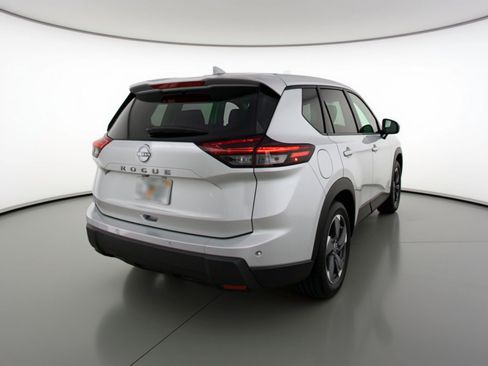 Used 2025 Nissan Rogue SV FWD image 9