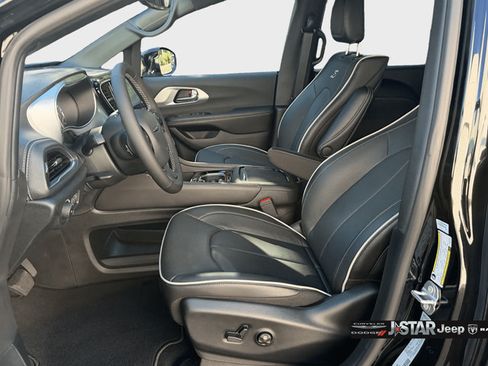 New 2026 Chrysler Pacifica Limited w/ Uconnect Theater Family Group FWD image 10