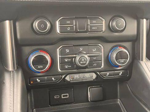 Used 2022 Chevrolet Suburban LT image 17