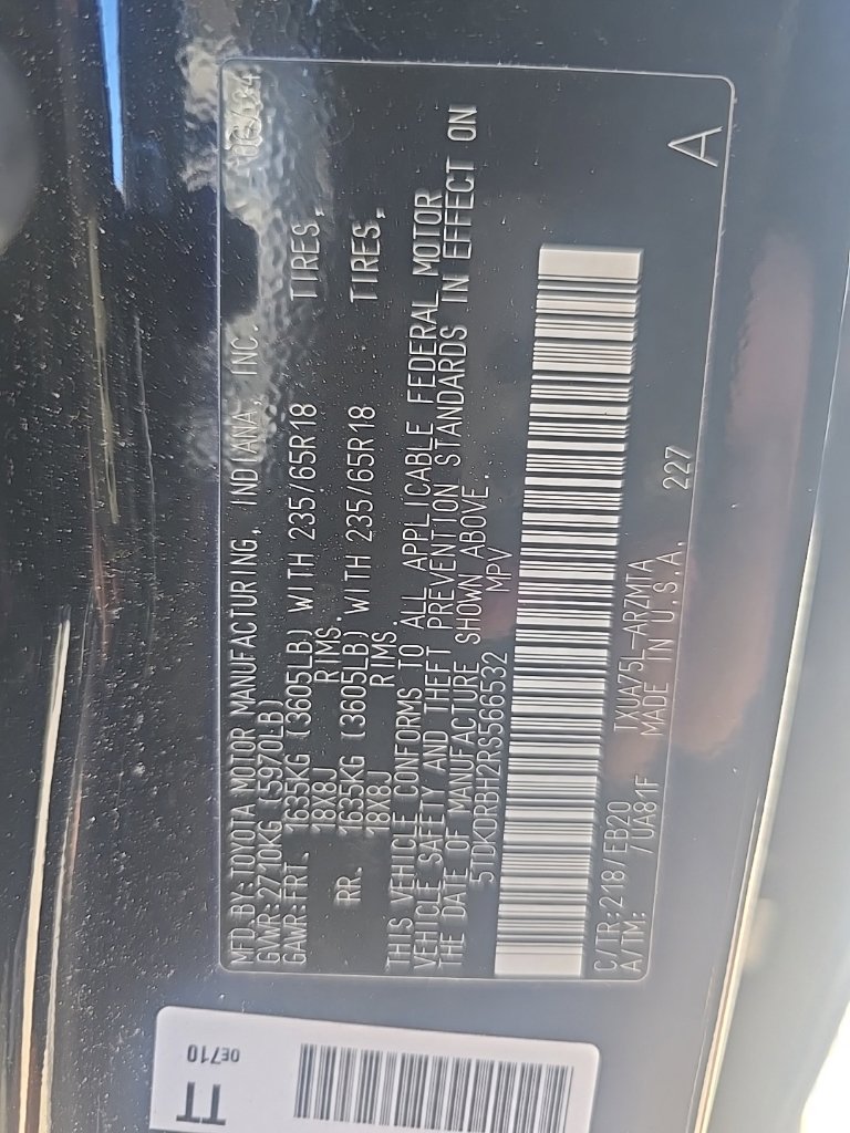 Used 2024 Toyota Highlander XLE AWD/4WD image 14
