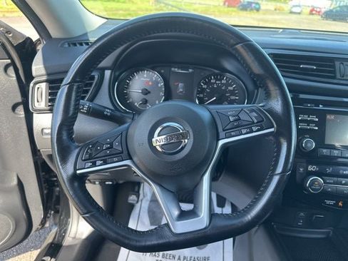 Used 2017 Nissan Rogue SV FWD image 18