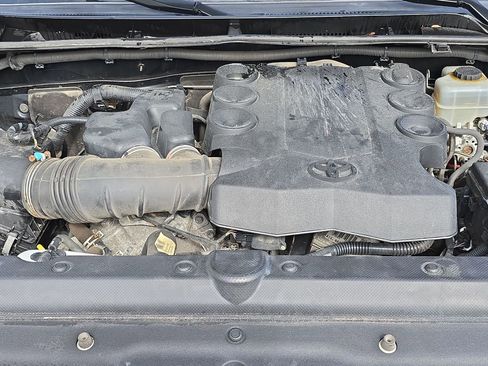 Used 2015 Toyota 4Runner Limited image 31